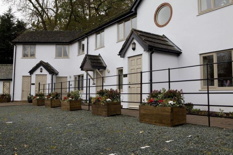 Burlton Inn Exterior photo