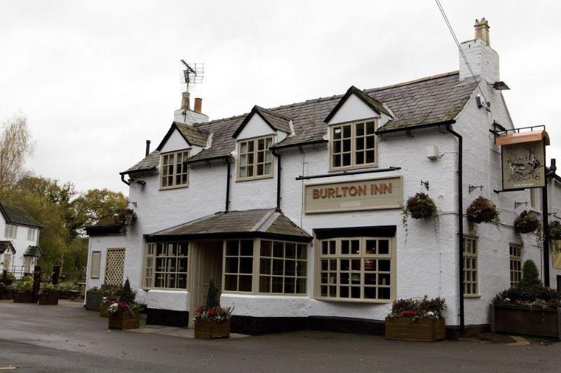 Burlton Inn Exterior photo