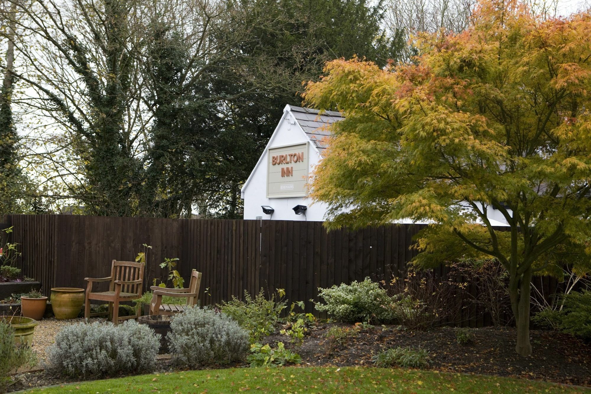 Burlton Inn Exterior photo